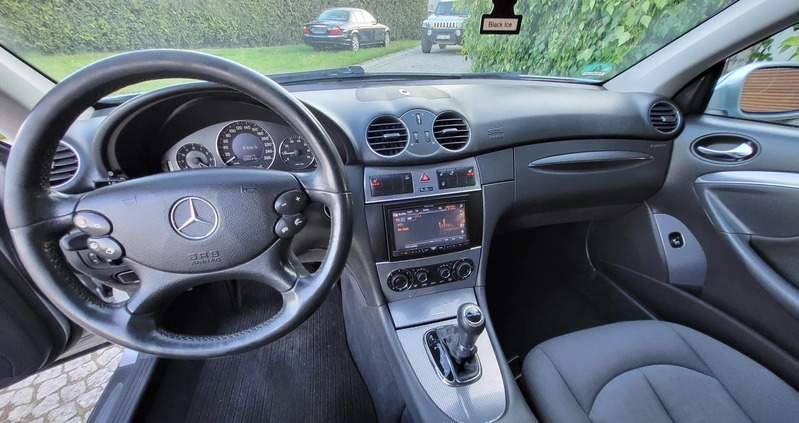 Mercedes-Benz CLK cena 15800 przebieg: 240000, rok produkcji 2004 z Janikowo małe 704